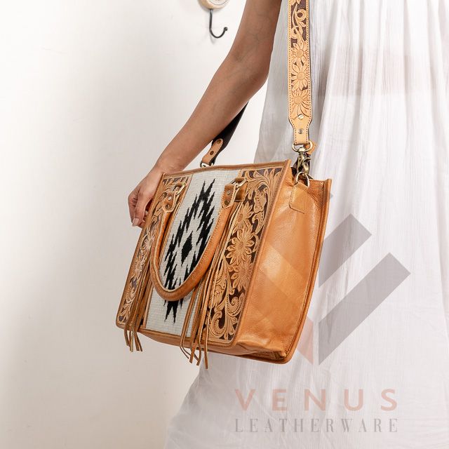 VENUS (12)