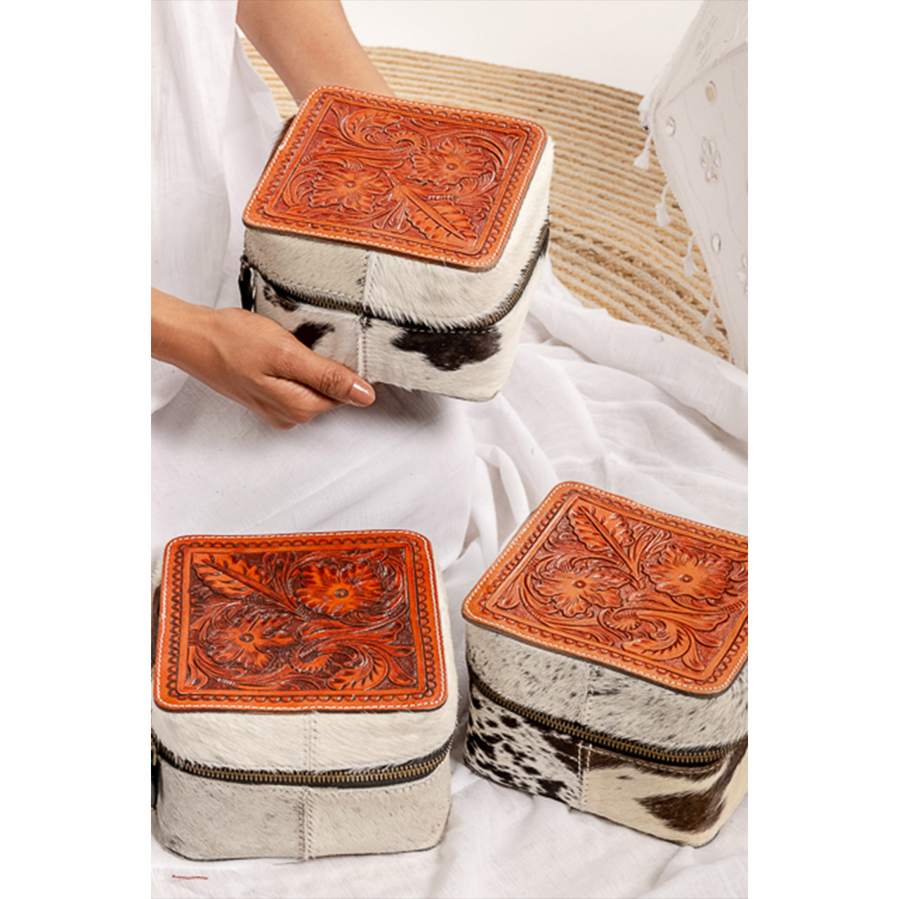 14143-1.jpg Cowhide Tooling Carving Jewelry Box - Image 1